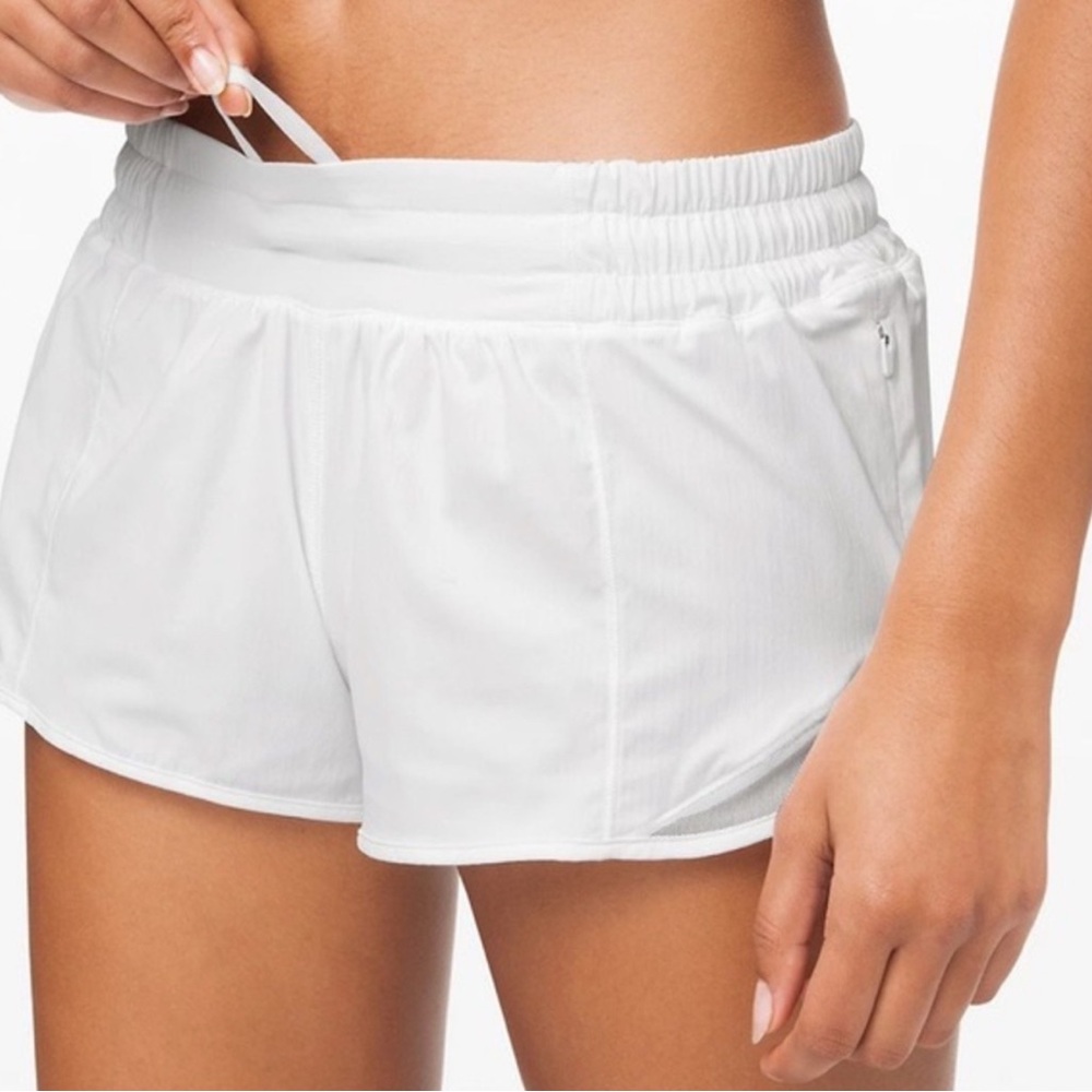 Lululemon Hotty Hot Shorts 2.5”- size 6 EUC